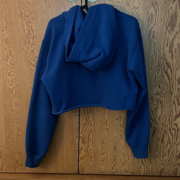 Cropped TNA Hoodie - Picture 3 of 3